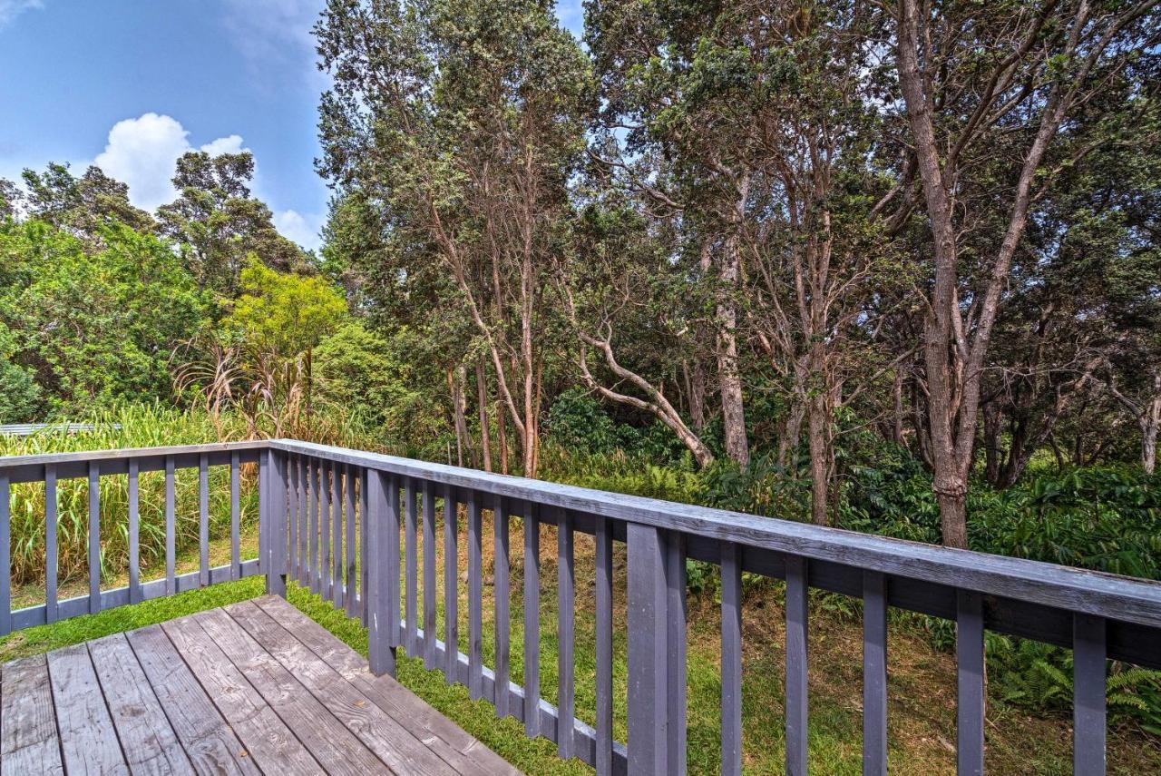 Peaceful Abode With Deck, 13 Mi To Black Sand Beach! Naalehu Екстер'єр фото